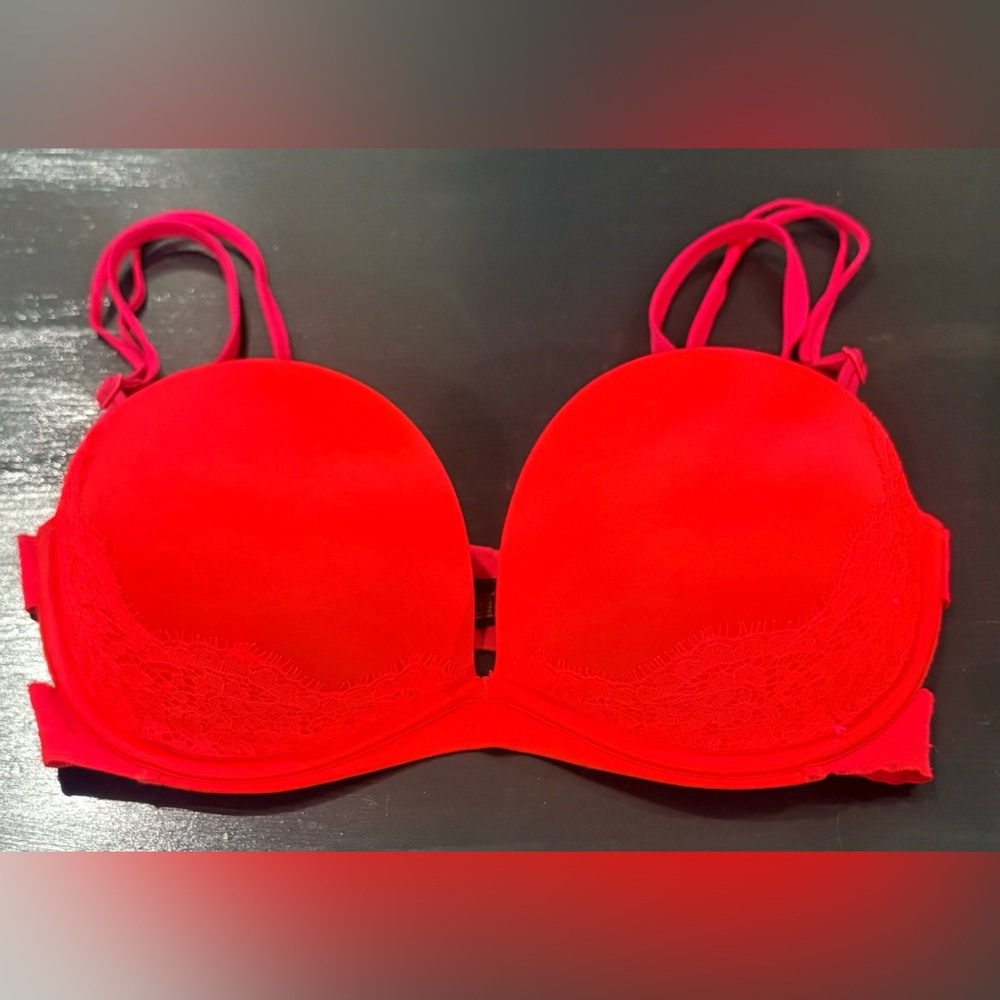 Victoria’s Secret Very Sexy Strapless 32D Red Lace Push-Up Bra